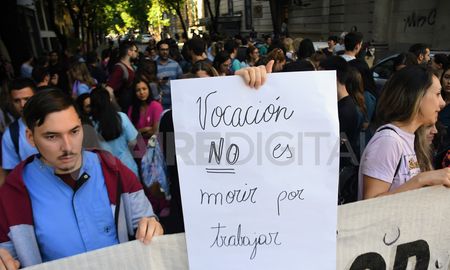 Los médicos santafesinos paran por 48 horas tras el ataque en el Hospital Provincial de Rosario. Los médicos santafesinos paran por 48 horas tras el ataque en el Hospital Provincial de Rosario.