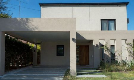 La vivienda bajo investigación se encuentra en el Country Indio Cuá Golf Club, en el partido de Exaltación de la Cruz.