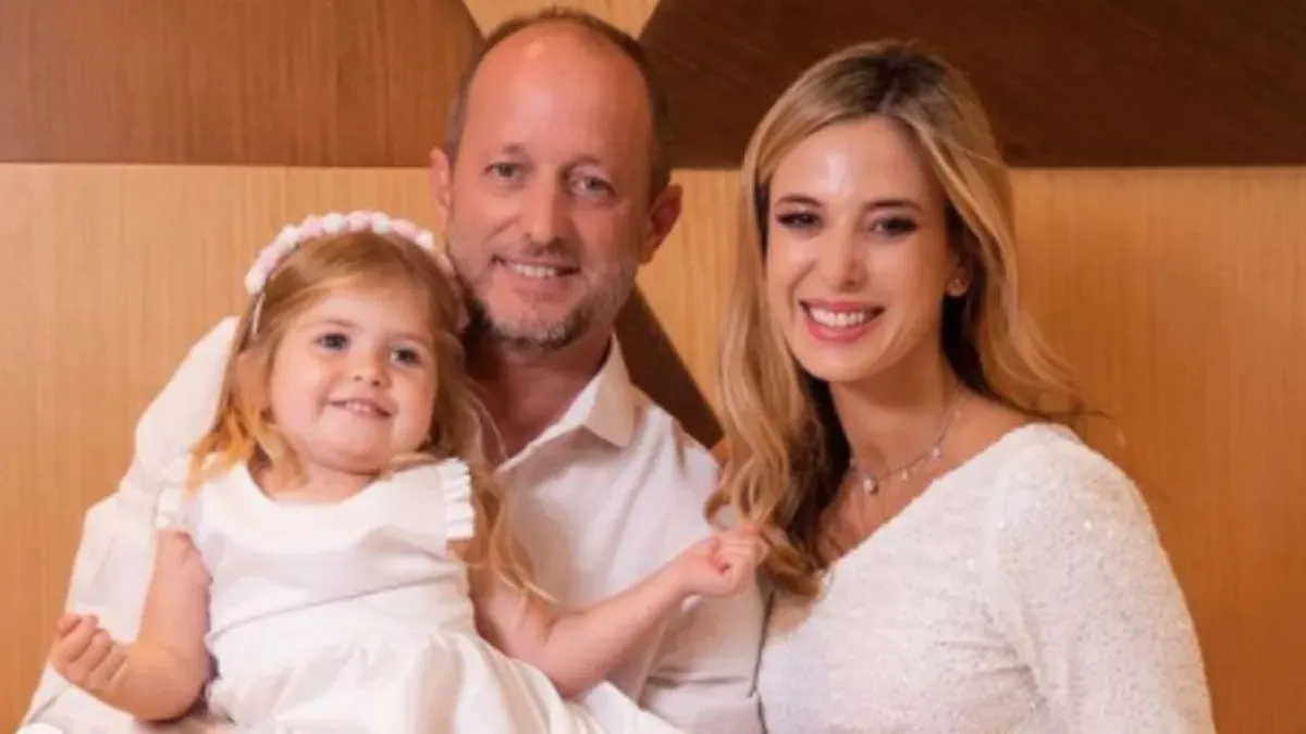 Jesica Cirio y Martín Insaurralde tienen una hija en común. Jesica Cirio y Martín Insaurralde tienen una hija en común.