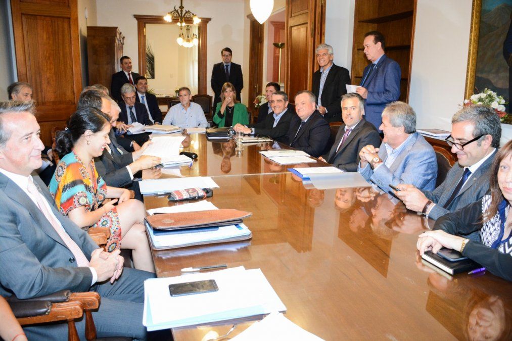 El Senado postergó el tratamiento de las leyes de emergencia y régimen tributario para el viernes