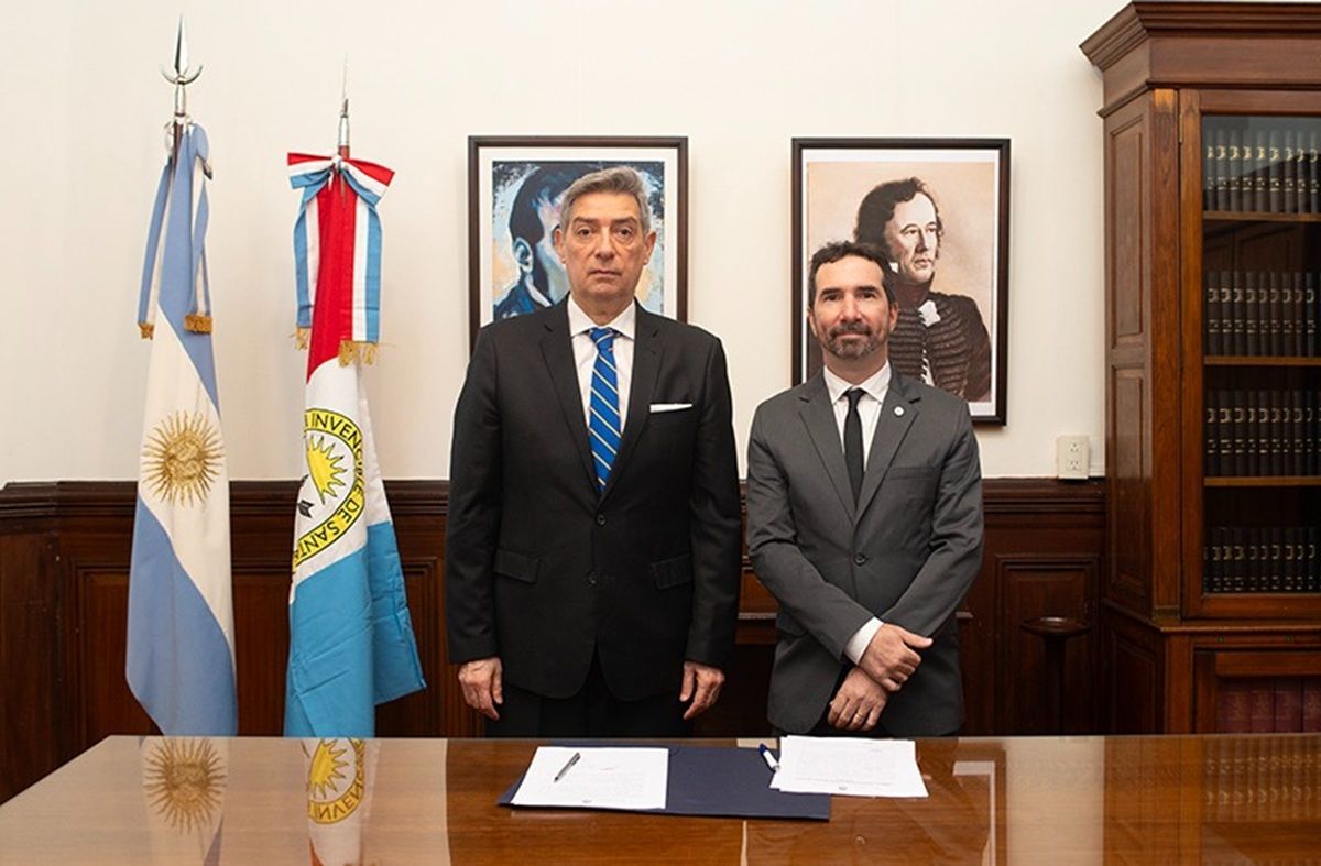 El presidente de la Corte Suprema Horacio Rosatti y el director de la Fundaci&oacute;n Memoria del Holocausto Jonathan Karszenbaum firmaron el convenio de cooperaci&oacute;n.