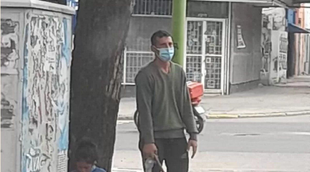 Joven que limpiaba vidrios se hizo viral y consiguió su primer trabajo en blanco: Pensaba que me iba a morir en el semáforo.