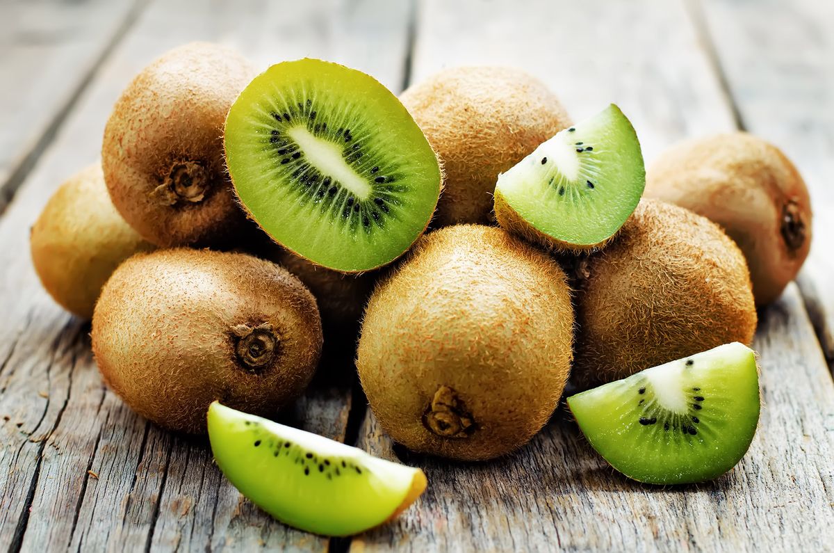 El kiwi es una fruta deliciosa y saludable que es una excelente fuente de vitamina C. El kiwi es una fruta deliciosa y saludable que es una excelente fuente de vitamina C.