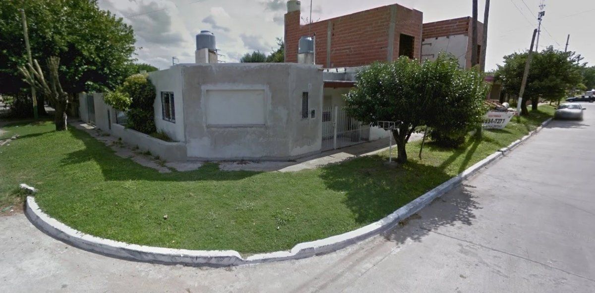 El cuerpo apareció en la calle Pérez Quintana al 3300, en el oeste del Conurbano. Foto: Street View