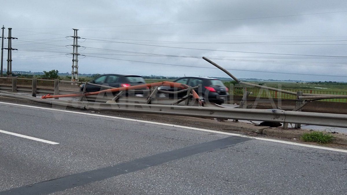 Este jueves la calzada fue despejada y el poste de luz se colocó sobre el cantero central.&nbsp;