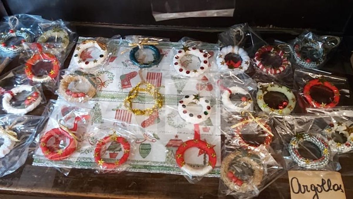 Solidaridad | Al comprar en la Feria Navideña, los vecinos pueden conseguir adornos a buenos precios y colaborar con una noble causa.