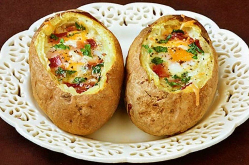 Papas rellenas con jam&oacute;n y queso.