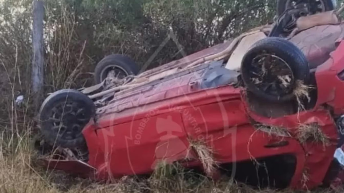 Accidente en Córdoba: un auto volcó