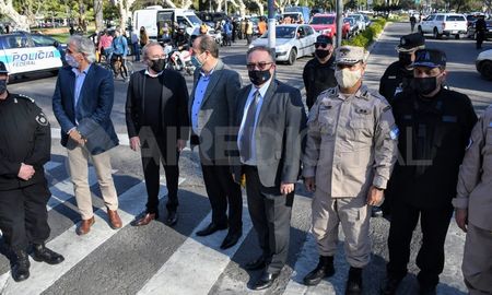 Este lunes comenzarán en Santa Fe los operativos conjuntos entre las fuerzas de seguridad provinciales y las federales, sumado al aporte de la Municipalidad. Este lunes comenzarán en Santa Fe los operativos conjuntos entre las fuerzas de seguridad provinciales y las federales, sumado al aporte de la Municipalidad.