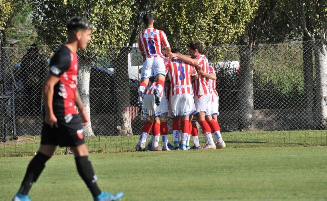 Unión derrotó a Colón en el clásico santafesino de Reserva con un gol de Javier Hussein