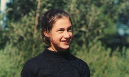 Tras cumplirse 25 años del asesinato en Miramar, la Justicia envió nuevas muestras a La Plata. Buscan determinar a quién pertenece el rastro genético que no coincide con ninguno de los cuatro condenados a perpetua. La familia exige que la investigación no se detenga hasta identificar al último responsable. Tras cumplirse 25 años del asesinato en Miramar, la Justicia envió nuevas muestras a La Plata. Buscan determinar a quién pertenece el rastro genético que no coincide con ninguno de los cuatro condenados a perpetua. La familia exige que la investigación no se detenga hasta identificar al último responsable.