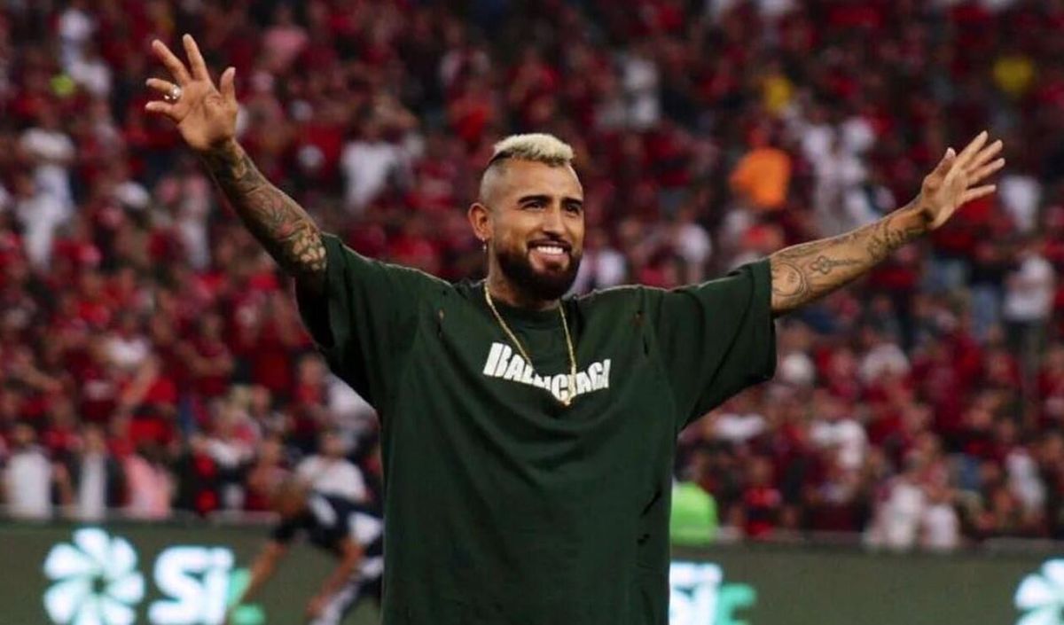 Flamengo le dio la bienvenida al chileno Arturo Vidal, flamante refuerzo del club carioca