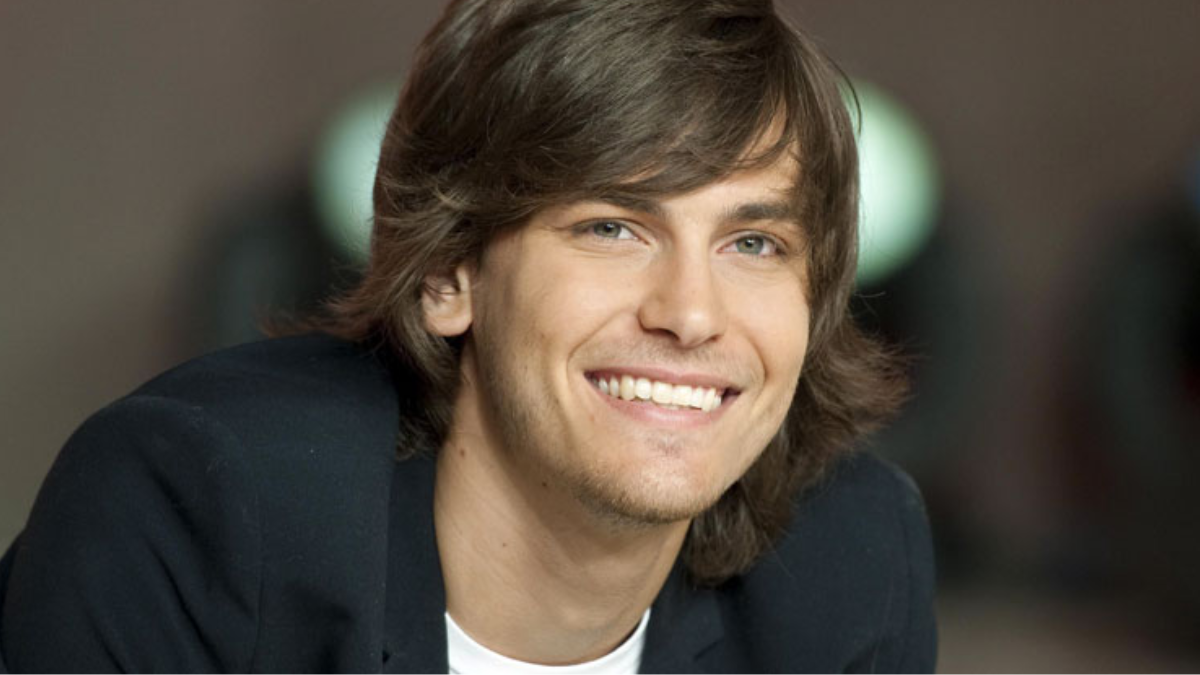 Andrés Gil es un actor argentino conocido principalmente por sus papeles en las telenovelas juveniles Patito feo, Consentidos, Simona y Separadas.
