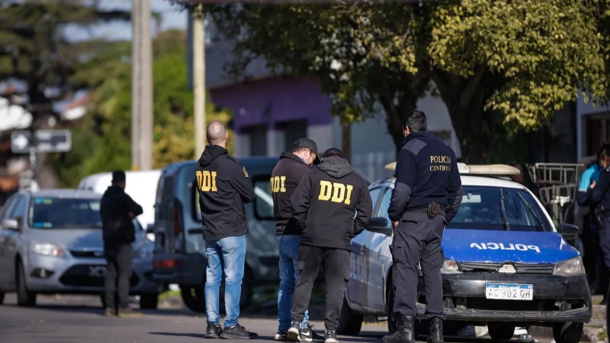 Durante el operativo que permitió detener a los efectivos se secuestraron armas reglamentarias