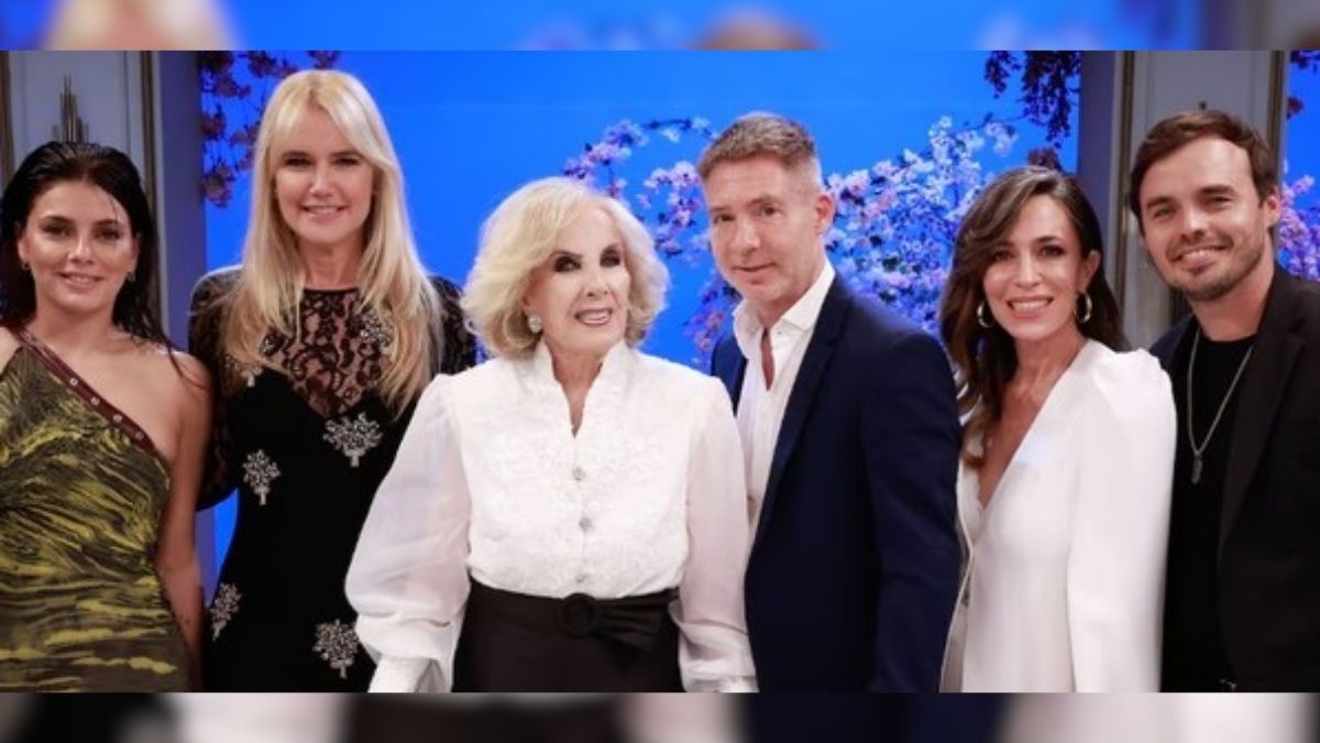 Natalie Pérez, Valeria Mazza, Adrián Suar, Sandra Borghi y Benjamín Rojas fueron invitados al programa de Mirtha Legrand este sábado por la noche. Natalie Pérez, Valeria Mazza, Adrián Suar, Sandra Borghi y Benjamín Rojas fueron invitados al programa de Mirtha Legrand este sábado por la noche.