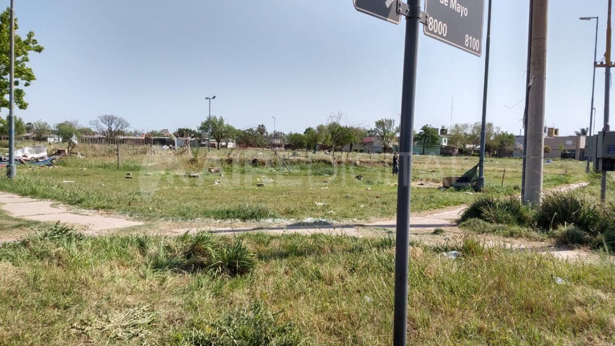 La vista de los terrenos desde la esquina de 1° de Mayo y Matheu.