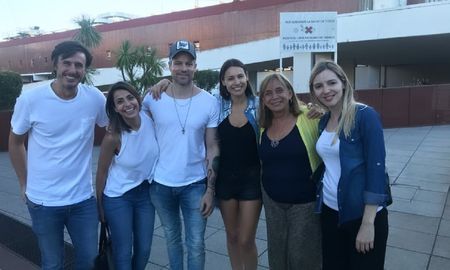 pampita y roberto garcia moritan sorprendieron a los ninos del hospital garrahan pampita y roberto garcia moritan sorprendieron a los ninos del hospital garrahan