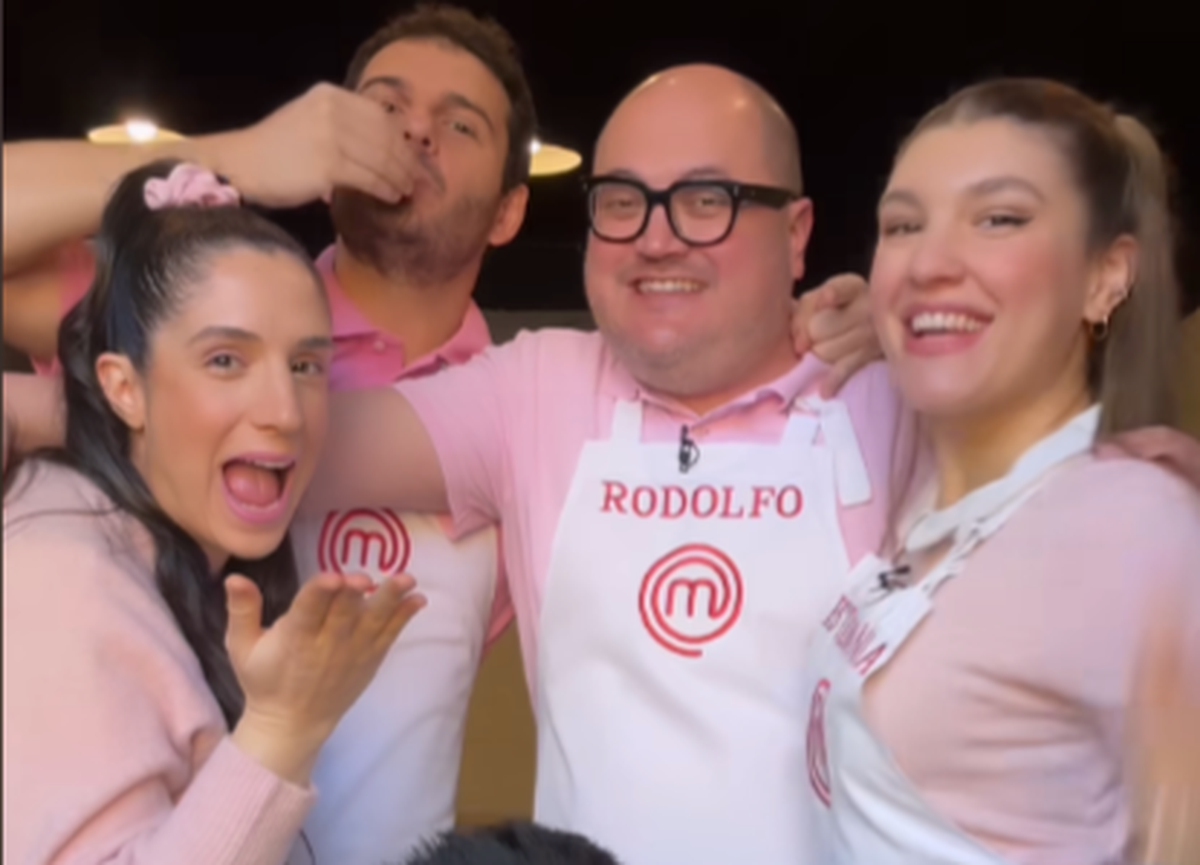 Los participantes de MasterChef fueron todos vistiendo rosa a la última gala.