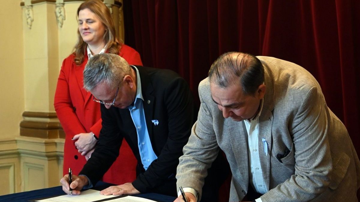 El intendente Juan Pablo Poletti y el subsecretario de Planificación Estratégica del Ministerio de Obras Públicas