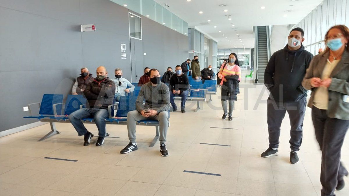 Una vez finalizado el proceso de inscripción, los policías recibirán un correo electrónico y un mensaje de texto confirmando el proceso