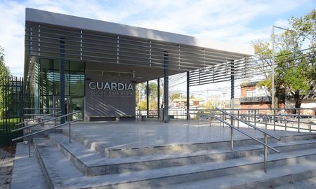 El joven fue trasladado al hospital Policlínico San Martín de Rosario, donde luego falleció. El joven fue trasladado al hospital Policlínico San Martín de Rosario, donde luego falleció.