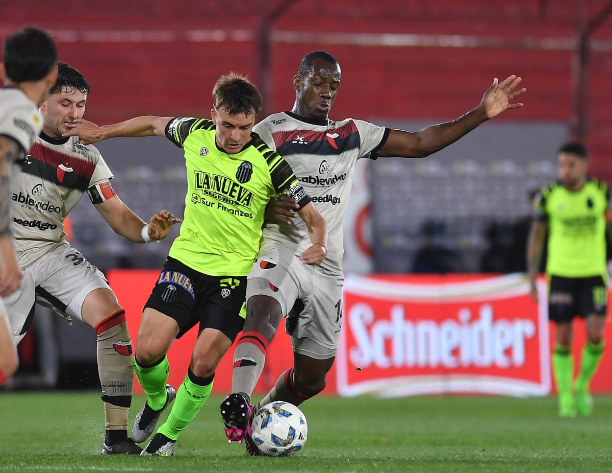 Colón no pudo con Barracas Central en la Copa de la Liga. Colón no pudo con Barracas Central en la Copa de la Liga.