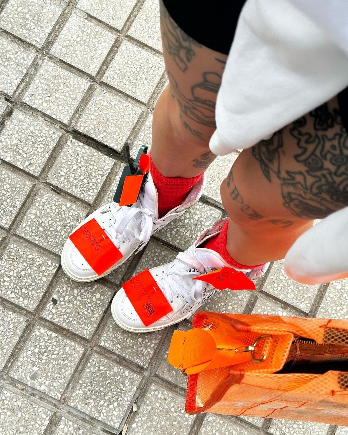 La Joaqui mostró sus nuevas zapatillas: valen más de 400 euros. La Joaqui mostró sus nuevas zapatillas: valen más de 400 euros.