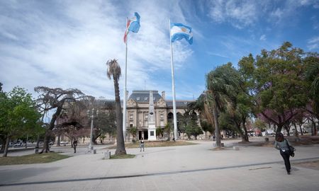 El Gobierno de Santa Fe convocará a paritarias en los próximos días. El Gobierno de Santa Fe convocará a paritarias en los próximos días.