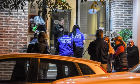 Hallan a matrimonio muerto a balazos en Neuquén e investigan femicidio seguido de suicidio. Hallan a matrimonio muerto a balazos en Neuquén e investigan femicidio seguido de suicidio.