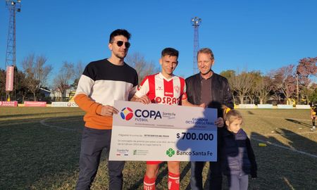 Daniel Juárez, tras el triunfo por la Copa Santa Fe ante Libertad. Daniel Juárez, tras el triunfo por la Copa Santa Fe ante Libertad.