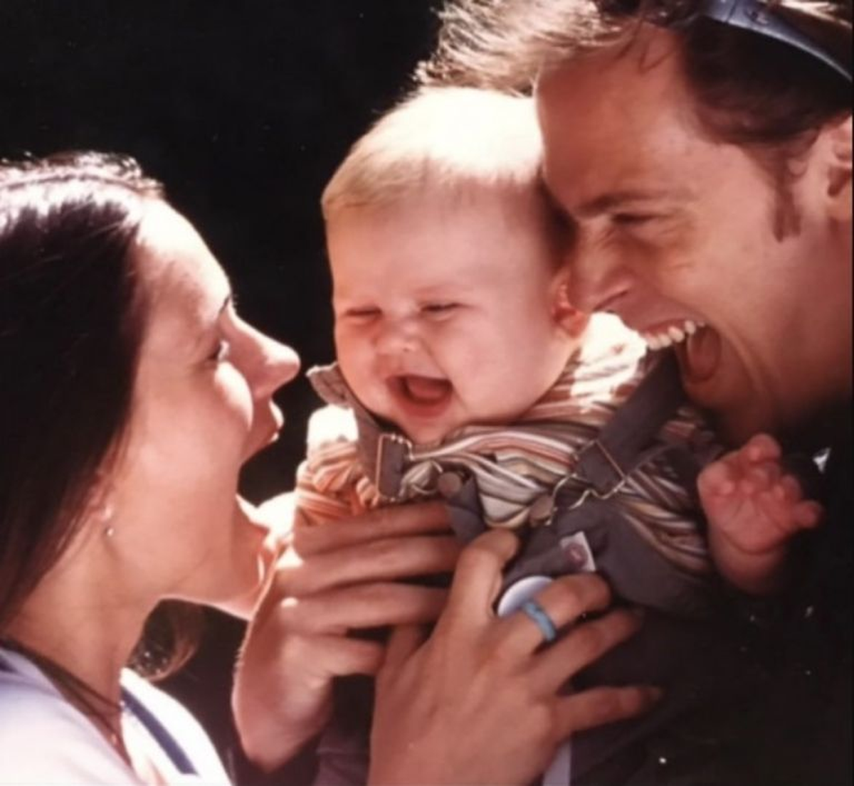 Luca de bebé junto a sus padres, Nancy Dupláa y Matías Martin.