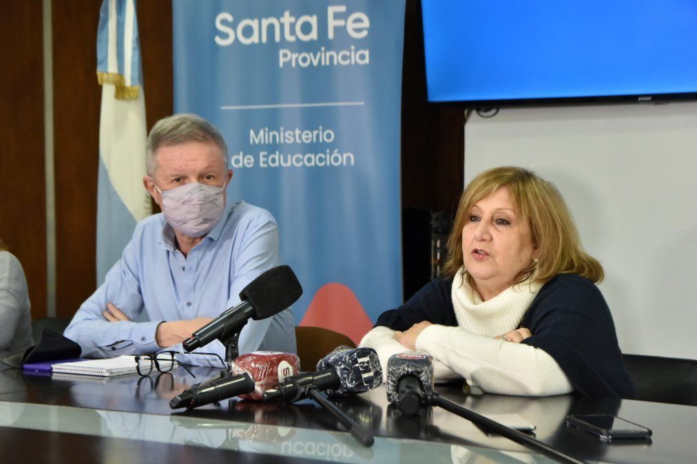 La ministra de Educación de Santa Fe, Adriana Cantero, se reunió con el secretario general del Consejo Federal de Educación (CFE), Mario Oporto