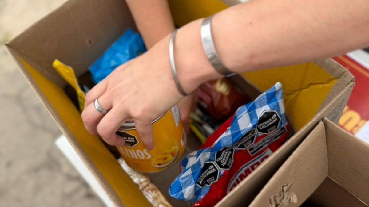 El equipo de AIRE estará hasta las 13 recibiendo productos y cajas navideñas. El equipo de AIRE estará hasta las 13 recibiendo productos y cajas navideñas. 