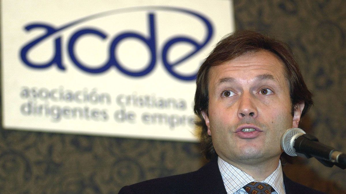 Siendo abogado y periodista, Beliz comenzó su vida política de la mano de Carlos Menem. Había tenido su paso por el periodismo en la revista El Gráfico y luego en el diario La Razón.