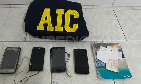La emboscada fue organizada desde la cárcel de Las Flores, donde se secuestraron teléfonos celulares y una libreta con anotaciones. La emboscada fue organizada desde la cárcel de Las Flores, donde se secuestraron teléfonos celulares y una libreta con anotaciones.