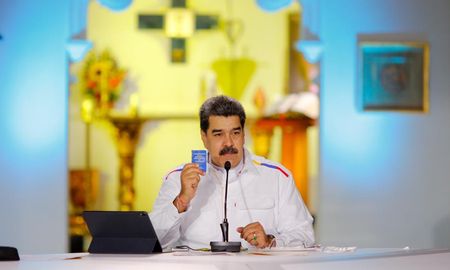 Venezuela tiene los barcos petroleros, tiene los clientes, para que nos compren el petróleo y dedicaría una parte de su producción para garantizar todas las vacunas que necesita. ¡Petróleo por vacunas!, dijo Maduro. Venezuela tiene los barcos petroleros, tiene los clientes, para que nos compren el petróleo y dedicaría una parte de su producción para garantizar todas las vacunas que necesita. ¡Petróleo por vacunas!, dijo Maduro.