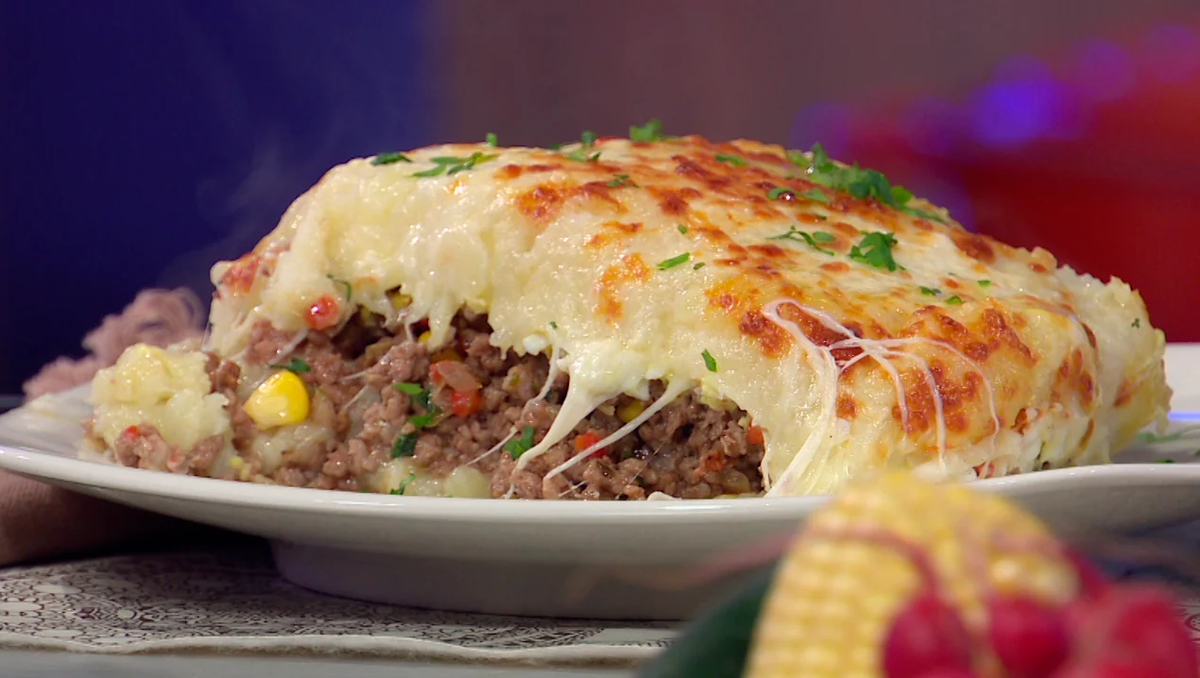 El uso de papas con cáscara para el hervor inicial del puré evita que el vegetal absorba agua en exceso