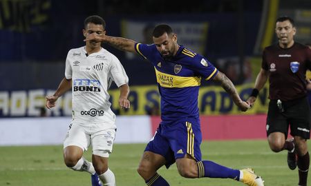 Boca y Santos no se sacaron ventajas en el partido de ida de las semifinales de la Copa Libertadores, disputado en La Bombonera. Boca y Santos no se sacaron ventajas en el partido de ida de las semifinales de la Copa Libertadores, disputado en La Bombonera.