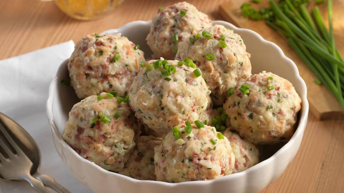 Qué es el knödel alemán, las albóndigas de pan típicas de Europa y cómo prepararlas en casa.