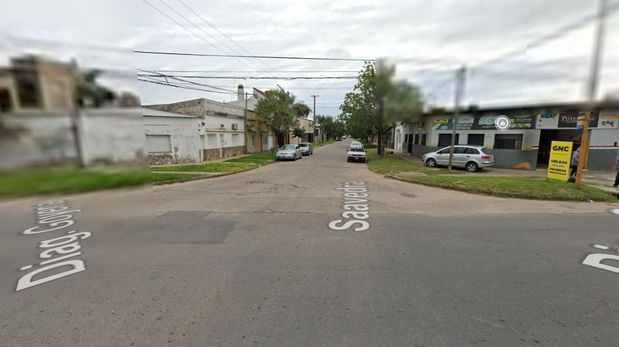 Barrio Los Hornos: robo con arma blanca a una mujer de 55 años