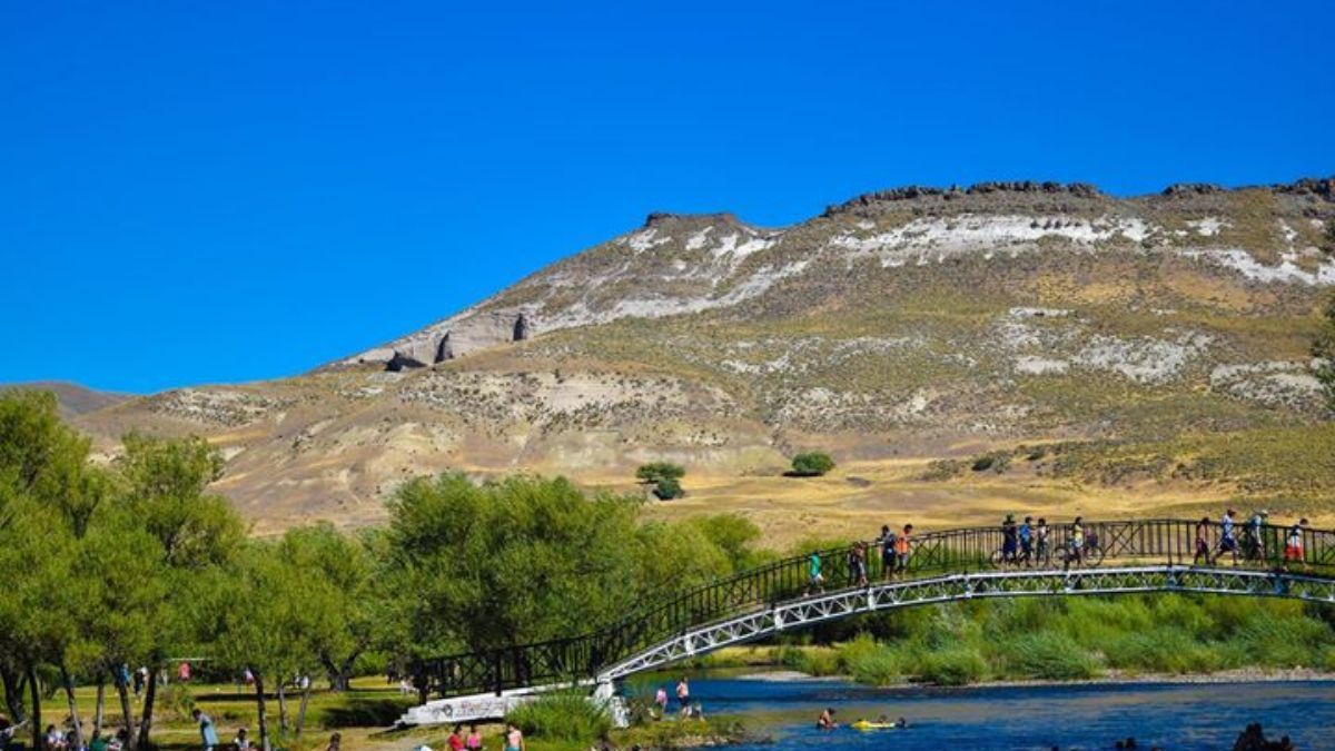 Escapada a un tesoro escondido en Neuquén, rodeado de paisajes únicos para disfrutar de unas vacaciones en familia