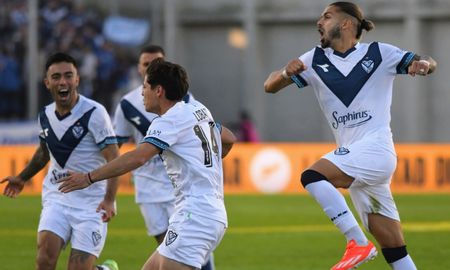 Vélez jugará la final de la Copa de la Liga tras vencer por penales a Argentinos Juniors. Vélez jugará la final de la Copa de la Liga tras vencer por penales a Argentinos Juniors.