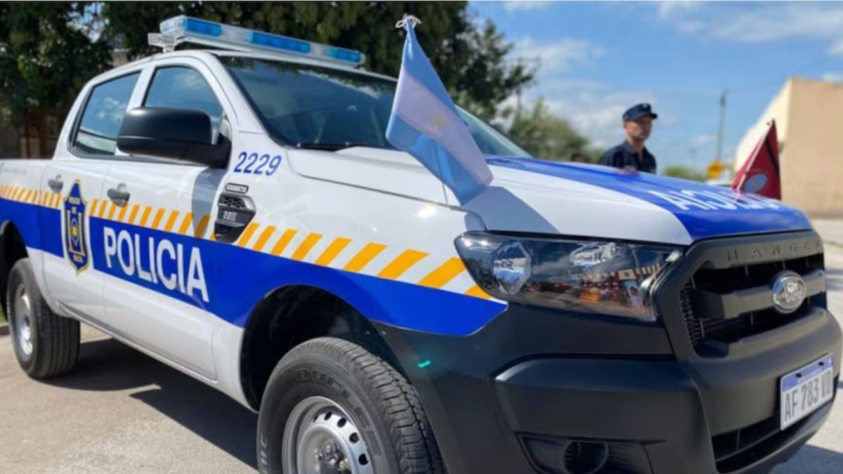La Policía y el SAMEC intervinieron en el lugar del hallazgo para constatar el estado de las víctimas.