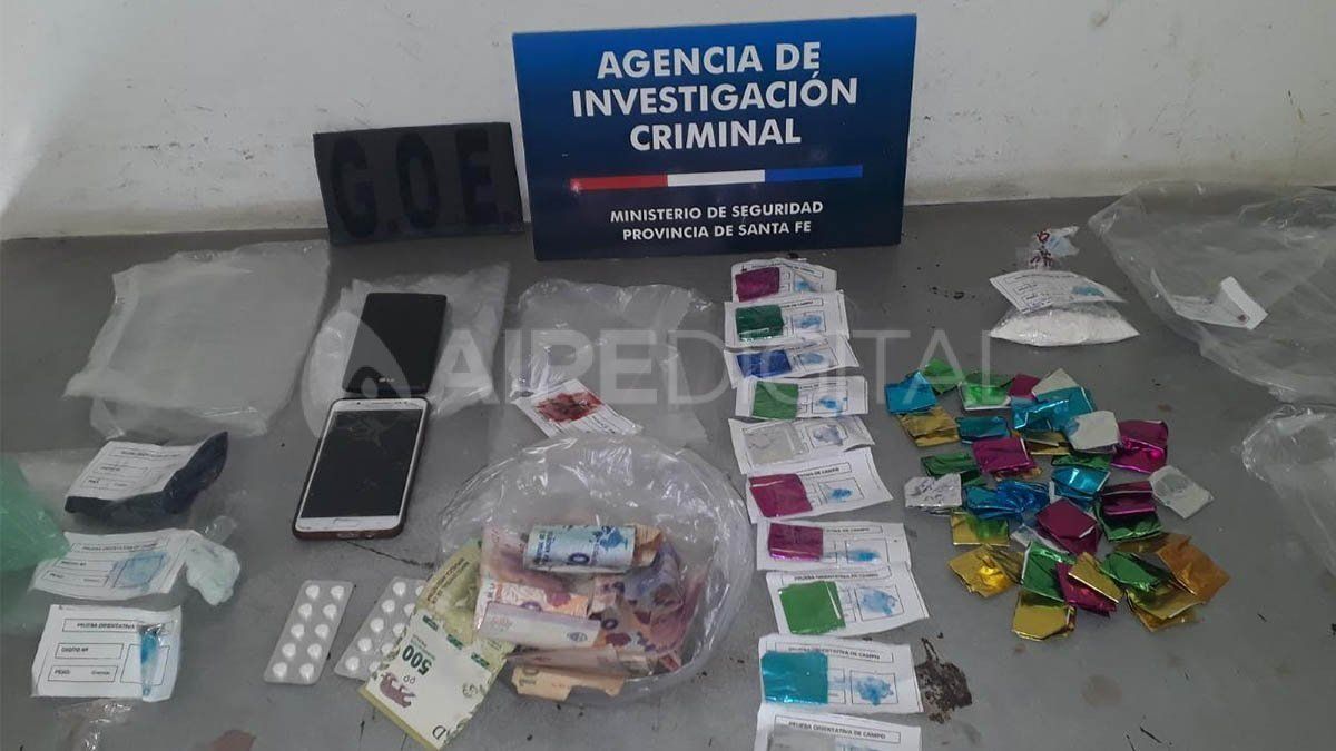 La cocaína fraccionada y cortada se coloca mayormente en papeles satinados o en bolsitas.&nbsp;