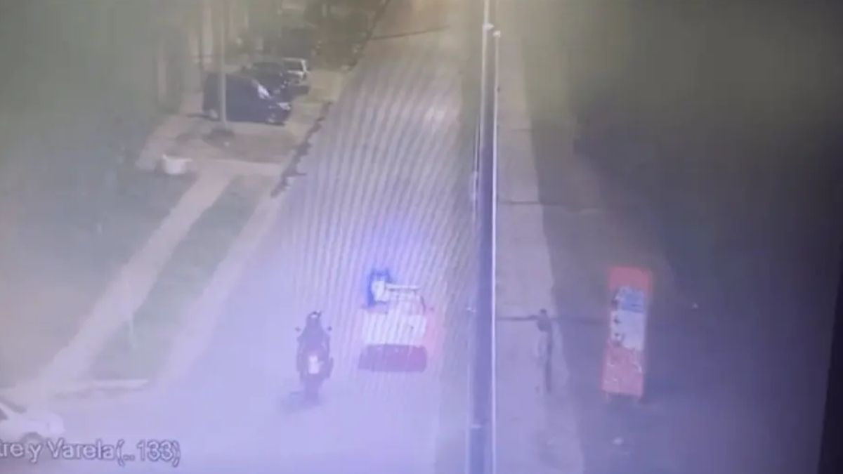 Dos policías fueron atropellados por delincuentes en Berazategui.