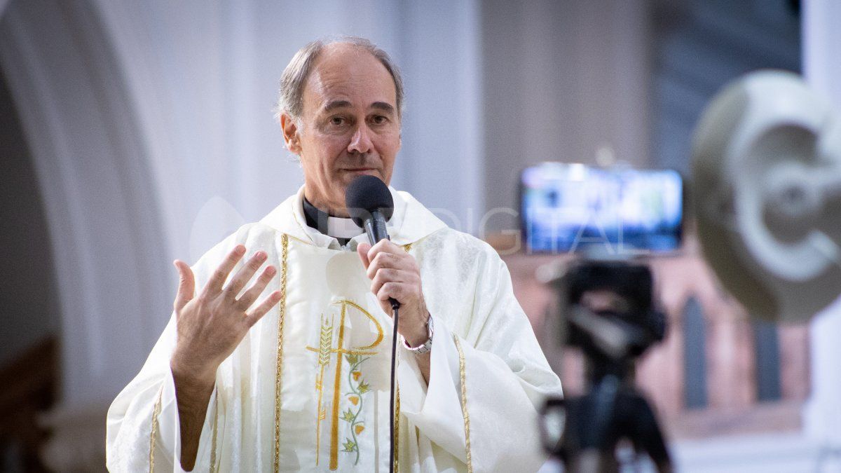 Con la basílica vacía y transmisión en vivo se celebró la misa de pascua en Guadalupe.