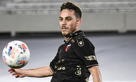 Nahuel Gallardo llegó a un acuerdo con la dirigencia y se marchó del Club Atlético Colón. Nahuel Gallardo llegó a un acuerdo con la dirigencia y se marchó del Club Atlético Colón.