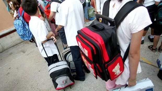 Las mochilas se perfilan como el ítem más costoso también este año: un modelo de espalda puede ir hasta los 5.000 pesos, y los modelos con carrito llegan hasta los 10.000.