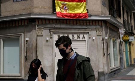 La norteña región de Cataluña y la vecina Aragón concentran el 70% de los contagios de los más de 150 rebrotes de&nbsp;Covid-19&nbsp;activos en España.