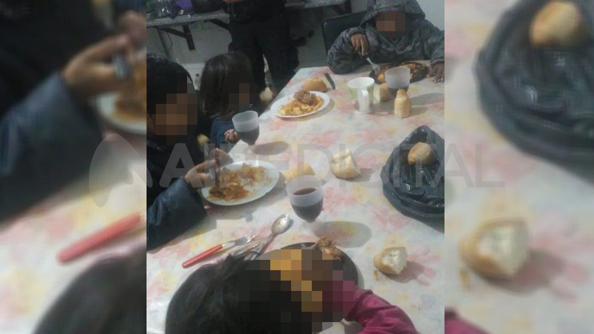 Los cuatro niños fueron alimentados en la dependencia policial de Santa Rosa de Lima.